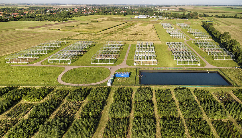 A big field research area in the branch office in Bad Lauchst&auml;dt viewed from above. Photo: Andr&eacute; K&uuml;nzelmann
